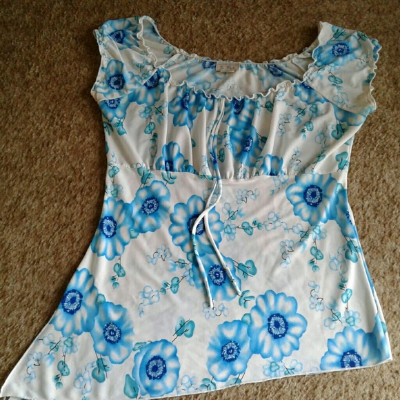 ~Blue/white flower top~ - Picture 1 of 2